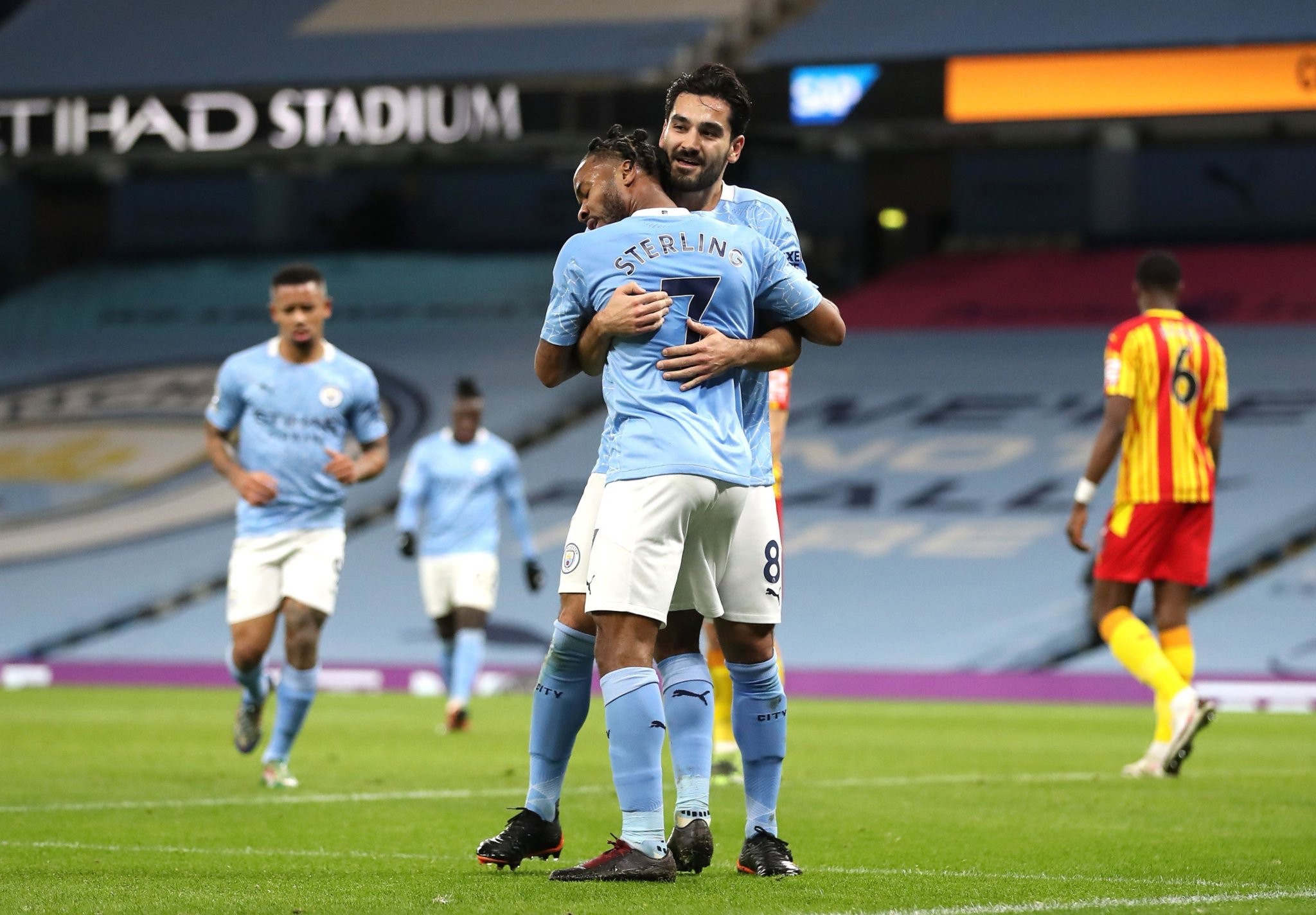 借着不屈不 借着不屈不